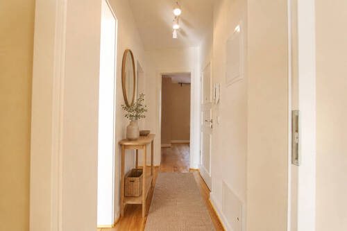 HOMESTAGING Flur (KI generiert) (2) - 