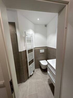 Badezimmer - Selbst einziehen oder für KA, Vermietet, renoviert, 540€Monat, Apartment, ca. 40m², 1,5 ZKB, inkl. EBK.
