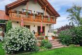 Hausansicht Garten - 5 Zimmer Einfamilienhaus zum Kaufen in Hohenmölsen