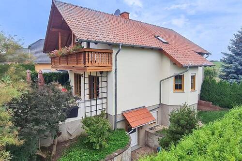 seitliche Hausansicht - Einfamilienhaus mit 148,70 m² in Hohenmölsen zum Kaufen