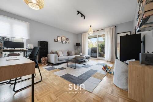 Großzügiger heller Wohnbereich - 2 Zimmer Etagenwohnung zum Kaufen in Frankfurt am Main