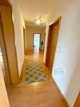 Flur (2).jpg - Wohnen mit Weitblick aus der teilüberdachten Dachloggia in Sandersdorf - 105 qm mit Garten