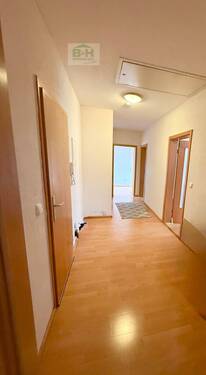 Flur.jpg - 4 Zimmer Etagenwohnung zum Kaufen in Sandersdorf-Brehna