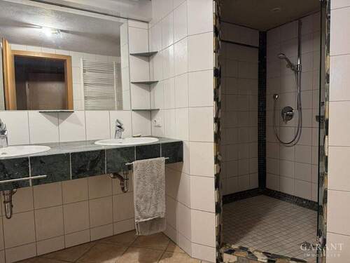 4EFA70DA-561A-45D5-9437-F71AC47229EE 1 105 c - 