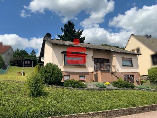 Strassenansicht - Freistehendes Einfamilienhaus in attraktiver Wohnlage