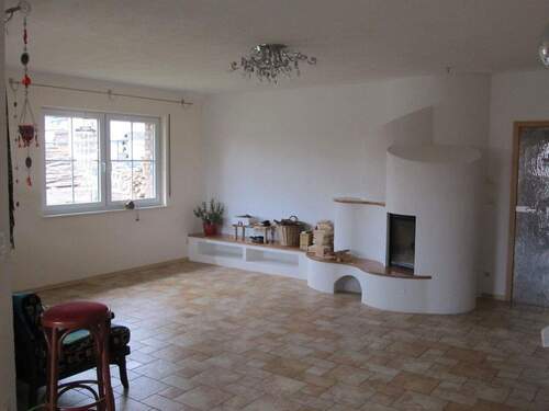 Wohnzimmer mit Speicherofen - 