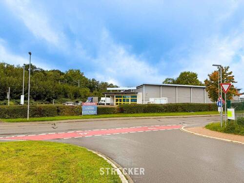 Ansicht Straße - Halle zum Kaufen in Walzbachtal