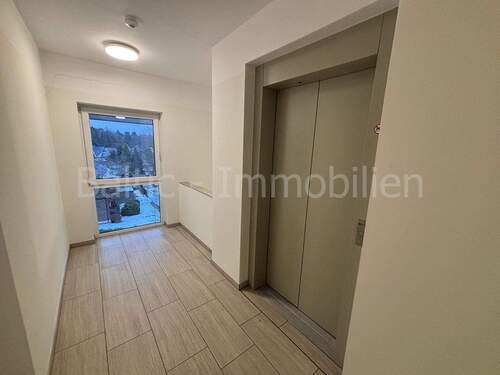 Treppenhaus inkl. Fahrstuhl - 