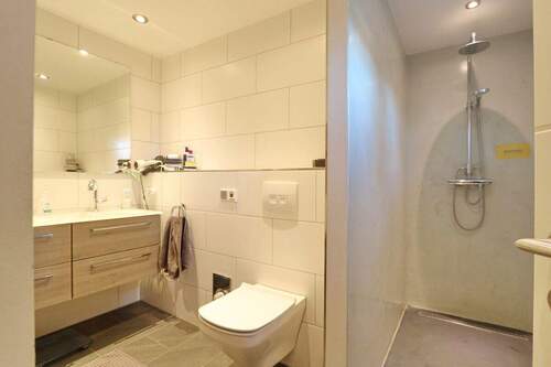 Bad mit Dusche - 