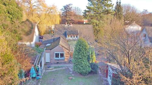 Drohne Rückansicht Haus - 5 Zimmer Einfamilienhaus in Hamburg