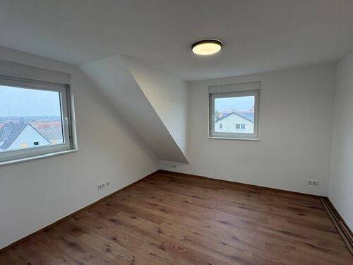 Neu entstanden: 2 schöne Zimmer im neuen Dachgeschoss. - 