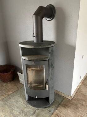 Kaminofen im Wohn-Essbereich, inklusive. - 
