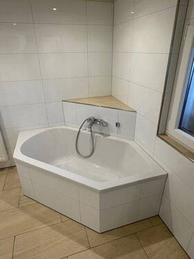 sehr schöne Eckbadewanne - 