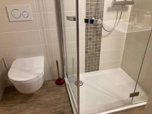 Bad 2 mit Dusche - 