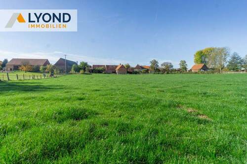 Bild 1 - Historisches Bauernhaus mit Scheunen, Stallungen und Weidefläche in Diemelstadt Dehausen!