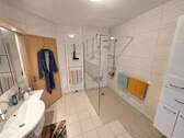 mit großer Dusche - 