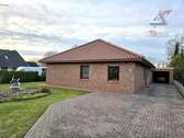 Auffahrt und Garage - 3 Zimmer Einfamilienhaus in Uplengen / Jübberde