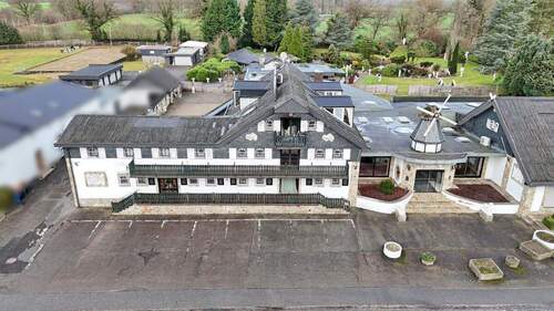 Drohne Front - 7 Zimmer Mehrfamilienhaus, Wohnhaus zum Kaufen in Sievershütten