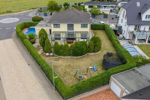 Rückansicht mit Garten - 