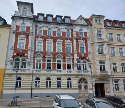 Ansicht Haus - Tolle 4-Zi-Wohnung im HP mit Balkon, SP und Garage im Hof, Einbauküche mgl.