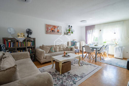 Wohnzimmer - Attraktive 3-Zimmer-Wohnung mit Terrasse in ruhiger Lage