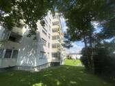 View_into_the_garden - 