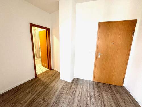 Flur mit Eingang und Bad - Etagenwohnung mit 34,00 m² in Nürnberg zum Kaufen