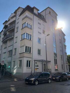 Hausansicht - Perfekt für Studenten: 2-Zimmer-Wohnung mit Loggia in der Südvorstadt