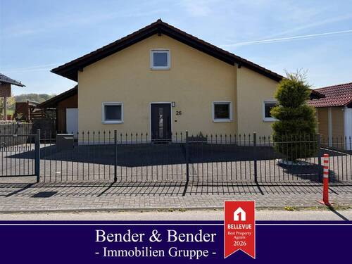 Straßenansicht - Ruhiges Wohnen am Ortsrand: Gepflegtes Zuhause mit Wintergarten, Balkonkraftwerk und Garten!