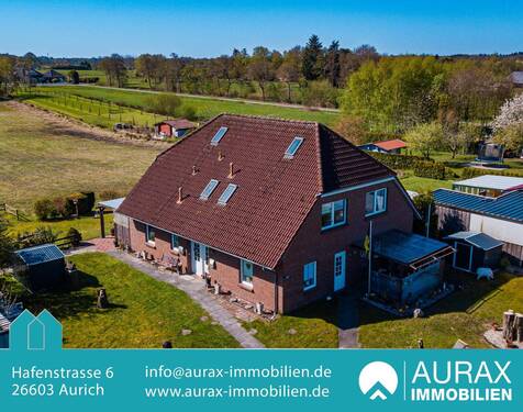 Außenansicht - Solides Zweifamilienhaus mit Klinker und Krüppelwalmdach in ruhiger Lage von Großheide - 175 m² Wohnfläche, zwei Einheiten, großes Grundstück