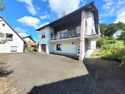 Außenansicht - Eingang Einliegerwohnung - Ihre Zukunft ist hier! *Zweifamilienhaus mit Einliegerwohnung samt Bauplatz in Balg*