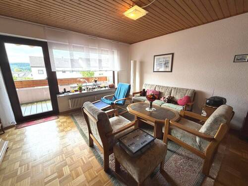 Wohnzimmer - 4 Zimmer Etagenwohnung zum Kaufen in Leonberg