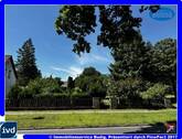 Blick von der Straße zum Grundstück - Baugrundstück mit kleinem Bestandshaus unweit des S-Bahnhofs Mahlsdorf