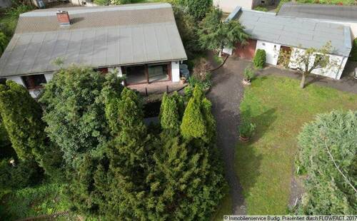 kleines Einfamilienhaus und Garage - Grundstück in Berlin