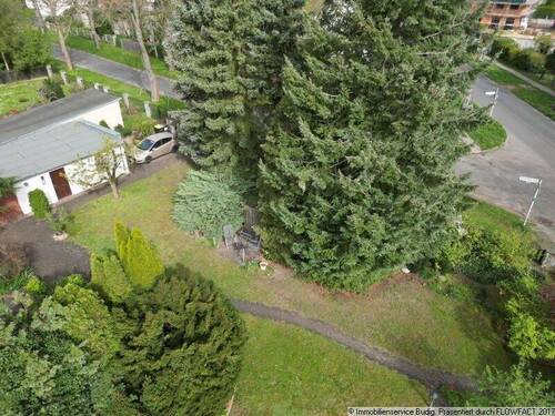 Teil des Gartens und Garage - 