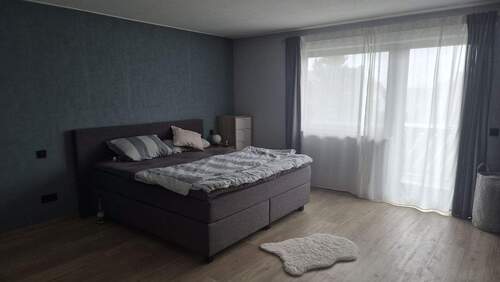 Schönes Schlafzimmer mit direktem Terrassenzugang - 