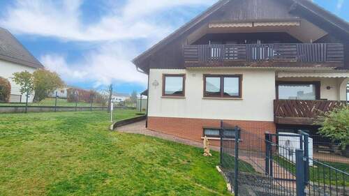 Gepflegter, eingewachsener Garten - 6 Zimmer Einfamilienhaus in Urspringen