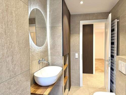 Badezimmer - 2 Zimmer Etagenwohnung zum Kaufen in Augsburg