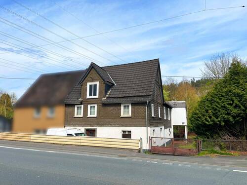 Hausansicht - 9 Zimmer Doppelhaushälfte zum Kaufen in Siegen / Geisweid