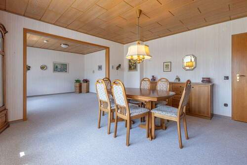 Wohnzimmer - 5 Zimmer Einfamilienhaus in Nübbel