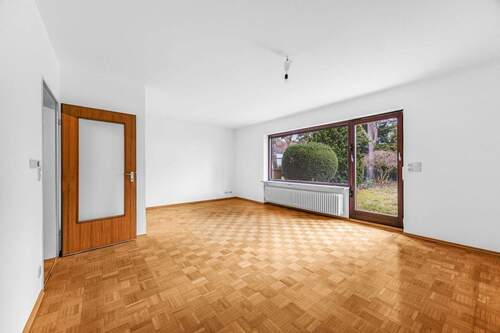 Wohnzimmer - 5 Zimmer Doppelhaushälfte in München