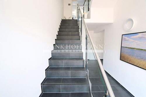 V8828 Bürogebäude - Treppenhaus EG - 