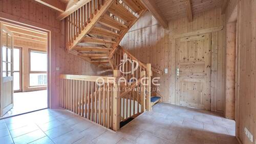 Hauptwohnung - Treppenhaus & Flur - 