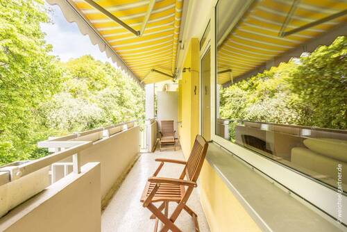 Balkon mit Blick ins Grüne - 