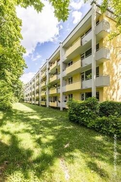 Westliche Hausansicht - 3 Zimmer Etagenwohnung in München