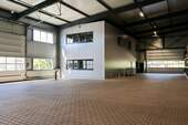 Halle 3 mit Bürotrakt an Halle 1 - 