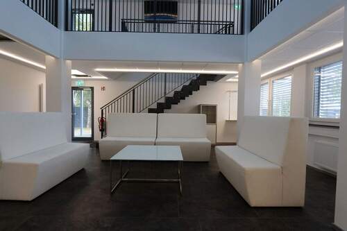 stylisches Foyer im Bürogebäude - 