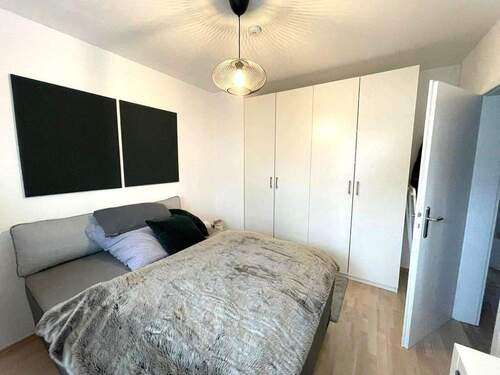 Blick im Gang zur Haustür - 