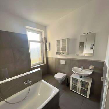 Badezimmer 1. OG (2025) - 