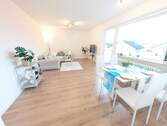 Wohn- und Essbereich - PROVISIONSFREI: Erstbezug nach Komplettsanierung - Moderne 3-Zimmer Wohnung, Stellplatz, Keller